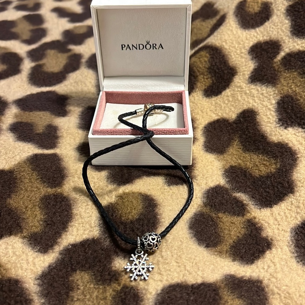 Ladies leather Pandora necklace with spacer and snowflake charm